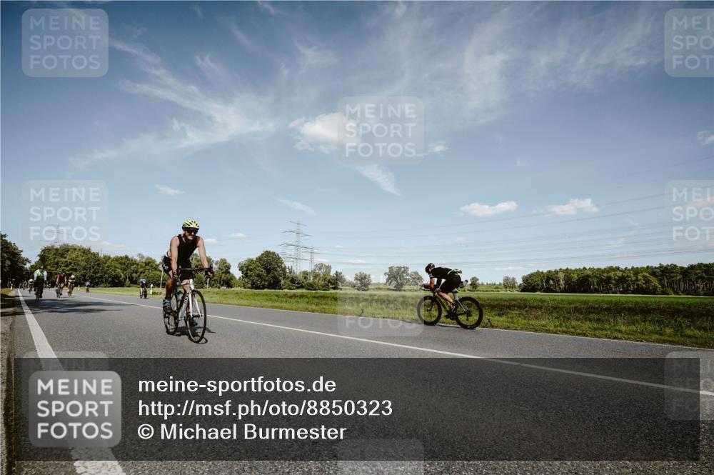 07.09.2025 - 19. Norderstedt Triathlon Michael Burmester http://msf.ph/oto/8850323 07.09.2025 14:13:56 Radfahren 905, 978, 985, 1011, 1465, 1471 meine-sportfotos.de
