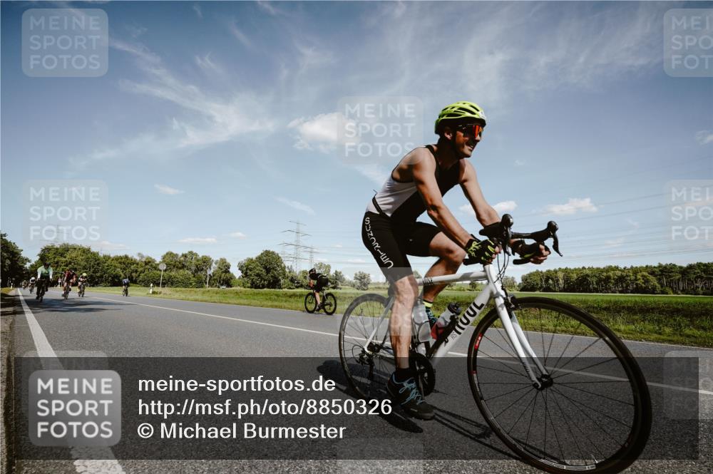 07.09.2025 - 19. Norderstedt Triathlon Michael Burmester http://msf.ph/oto/8850326 07.09.2025 14:13:56 Radfahren 905, 978, 985, 1011, 1465, 1471 meine-sportfotos.de