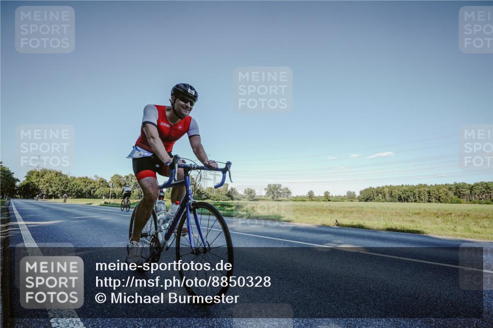 07.09.2025 - 19. Norderstedt Triathlon Michael Burmester http://msf.ph/oto/8850328 07.09.2025 16:28:21 Radfahren 894 meine-sportfotos.de