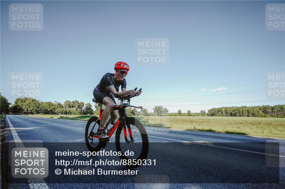 07.09.2025 - 19. Norderstedt Triathlon Michael Burmester http://msf.ph/oto/8850331 07.09.2025 16:28:35 Radfahren 1613 meine-sportfotos.de