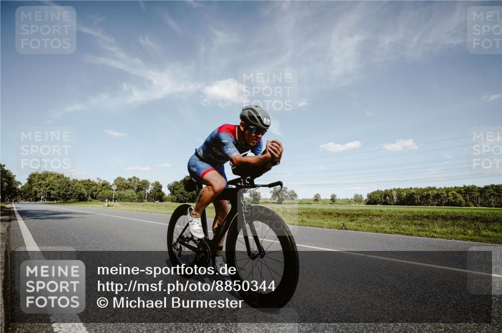 07.09.2025 - 19. Norderstedt Triathlon Michael Burmester http://msf.ph/oto/8850344 07.09.2025 14:14:09 Radfahren 1018 meine-sportfotos.de