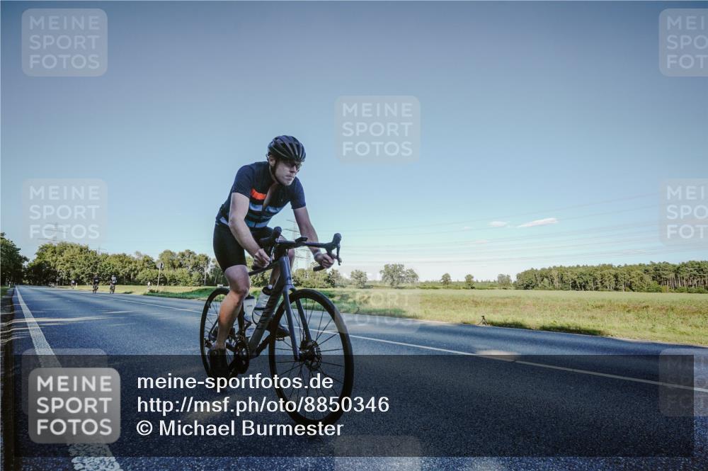 07.09.2025 - 19. Norderstedt Triathlon Michael Burmester http://msf.ph/oto/8850346 07.09.2025 16:29:02 Radfahren 1444 meine-sportfotos.de