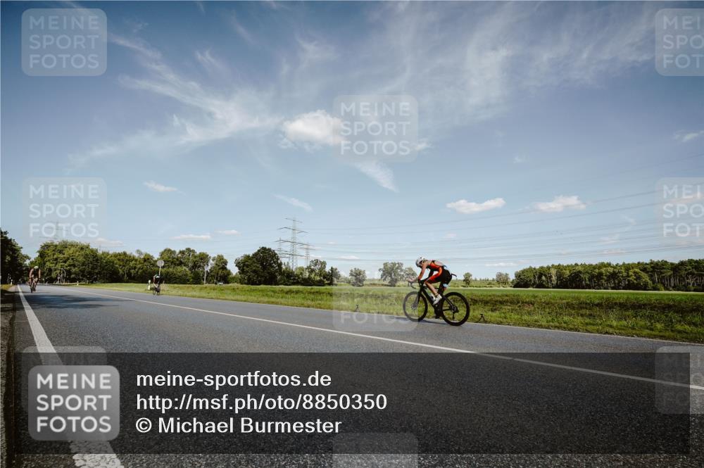 07.09.2025 - 19. Norderstedt Triathlon Michael Burmester http://msf.ph/oto/8850350 07.09.2025 14:14:13 Radfahren 988, 996 meine-sportfotos.de