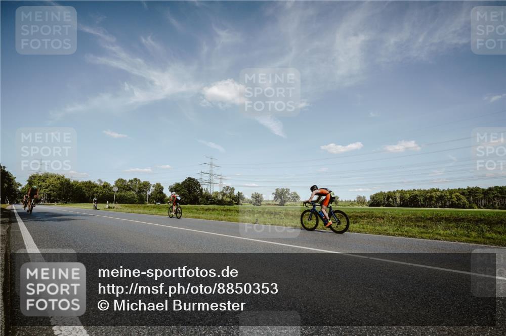 07.09.2025 - 19. Norderstedt Triathlon Michael Burmester http://msf.ph/oto/8850353 07.09.2025 14:14:14 Radfahren 988, 996 meine-sportfotos.de