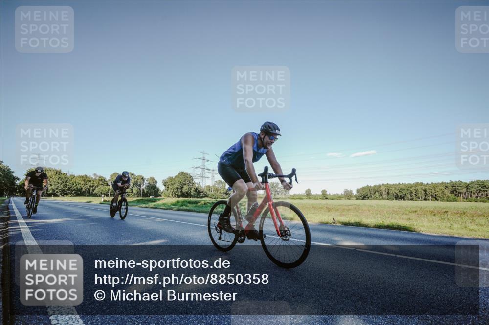 07.09.2025 - 19. Norderstedt Triathlon Michael Burmester http://msf.ph/oto/8850358 07.09.2025 16:29:57 Radfahren 864, 924, 1448 meine-sportfotos.de