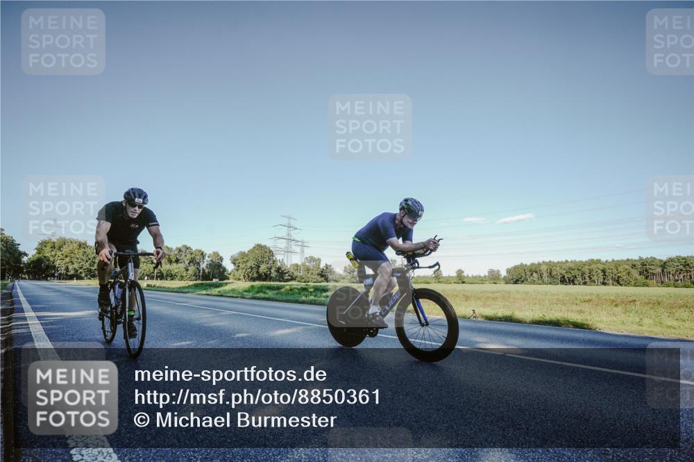 07.09.2025 - 19. Norderstedt Triathlon Michael Burmester http://msf.ph/oto/8850361 07.09.2025 16:29:58 Radfahren 864, 924, 1448 meine-sportfotos.de
