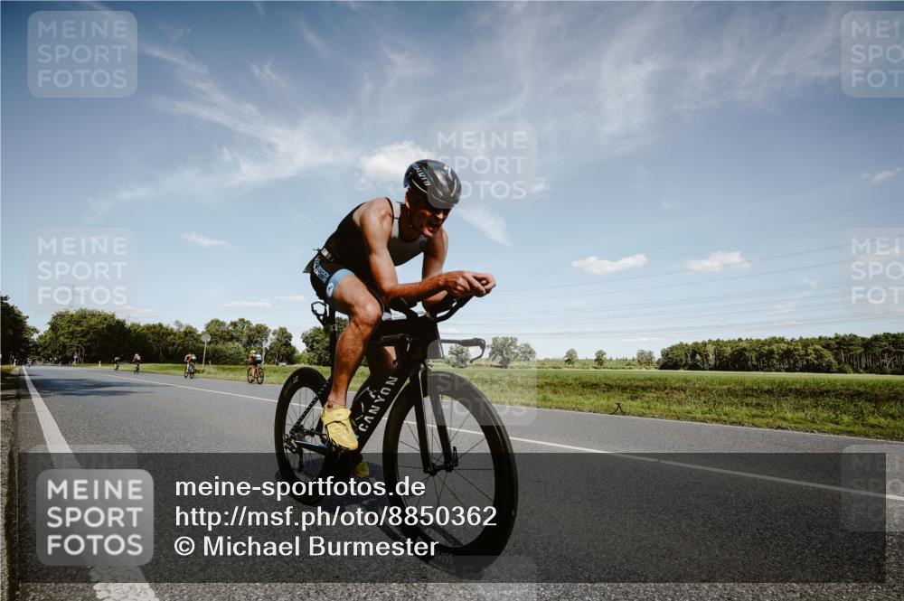 07.09.2025 - 19. Norderstedt Triathlon Michael Burmester http://msf.ph/oto/8850362 07.09.2025 14:14:16 Radfahren 988, 996 meine-sportfotos.de