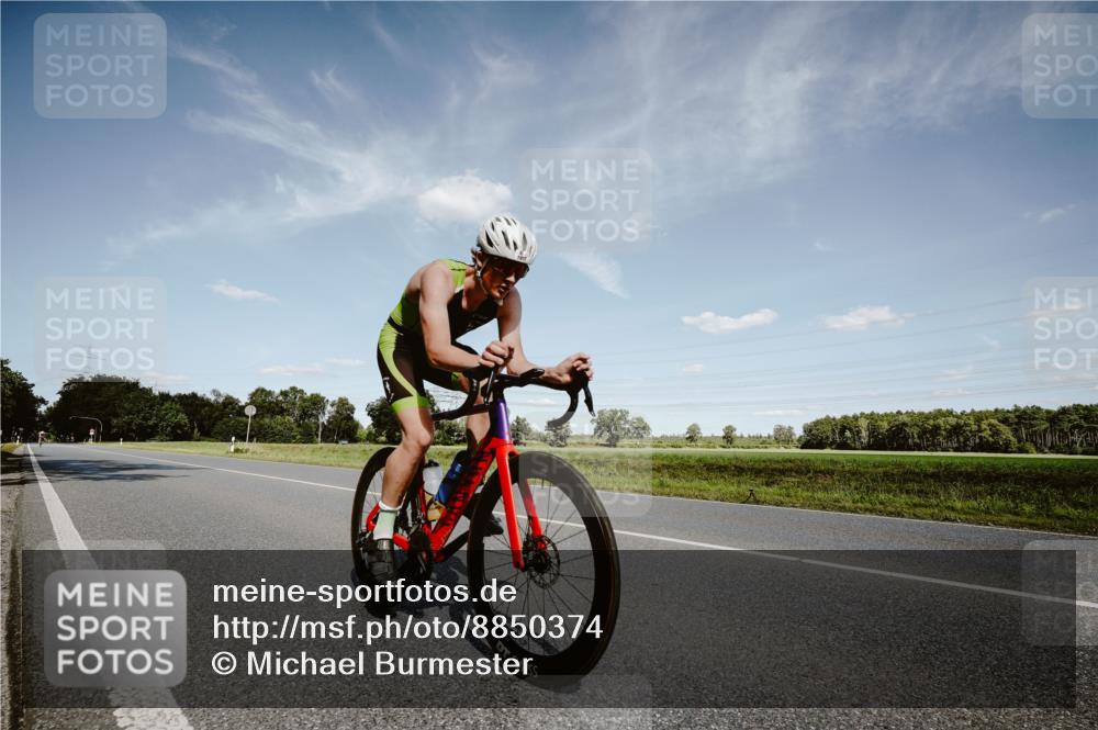 07.09.2025 - 19. Norderstedt Triathlon Michael Burmester http://msf.ph/oto/8850374 07.09.2025 14:14:35 Radfahren 1017 meine-sportfotos.de
