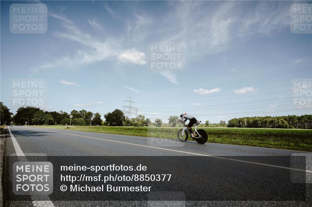 07.09.2025 - 19. Norderstedt Triathlon Michael Burmester http://msf.ph/oto/8850377 07.09.2025 14:14:36 Radfahren 1017 meine-sportfotos.de