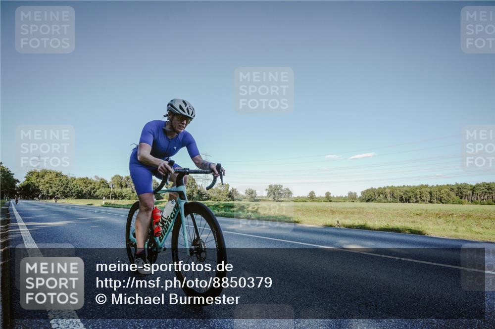 07.09.2025 - 19. Norderstedt Triathlon Michael Burmester http://msf.ph/oto/8850379 07.09.2025 16:30:25 Radfahren 371, 1454 meine-sportfotos.de