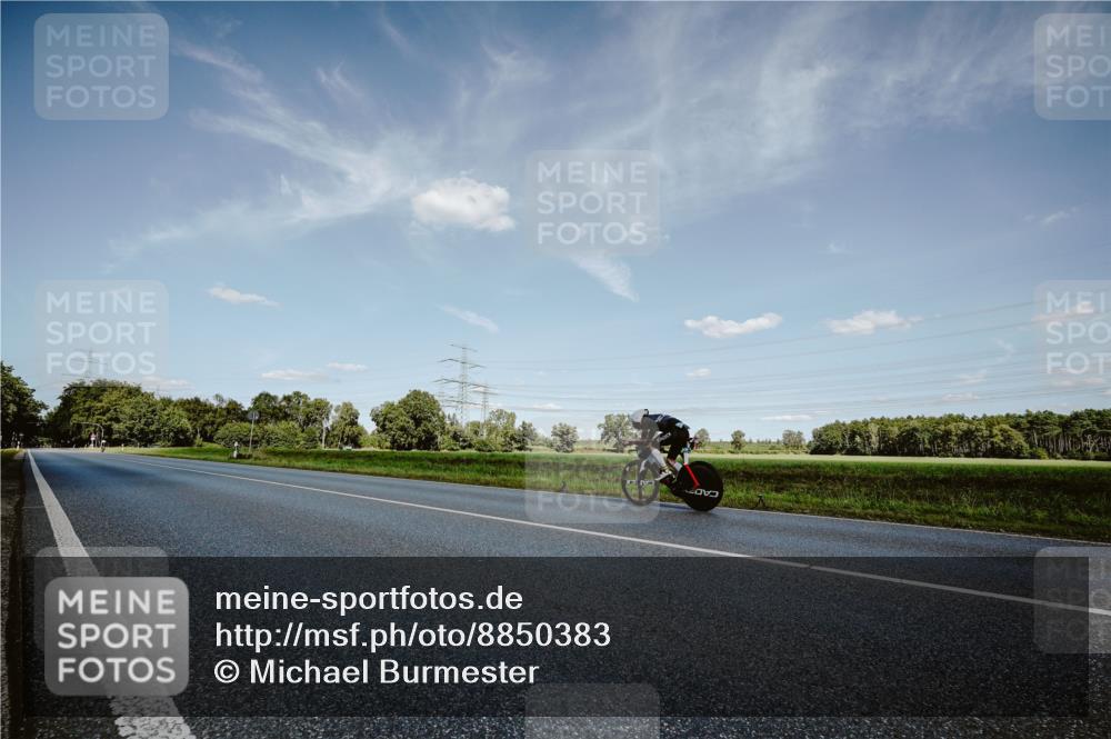 07.09.2025 - 19. Norderstedt Triathlon Michael Burmester http://msf.ph/oto/8850383 07.09.2025 14:14:43 Radfahren 392 meine-sportfotos.de