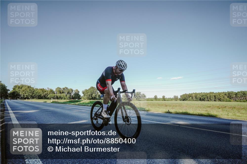 07.09.2025 - 19. Norderstedt Triathlon Michael Burmester http://msf.ph/oto/8850400 07.09.2025 16:31:17 Radfahren 931 meine-sportfotos.de