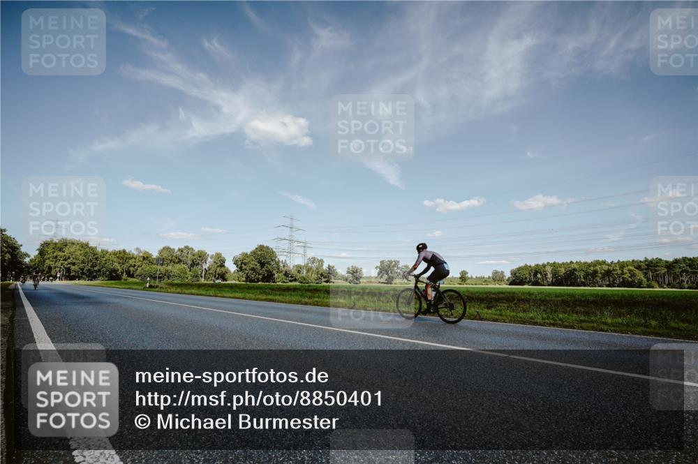 07.09.2025 - 19. Norderstedt Triathlon Michael Burmester http://msf.ph/oto/8850401 07.09.2025 14:15:01 Radfahren 979 meine-sportfotos.de