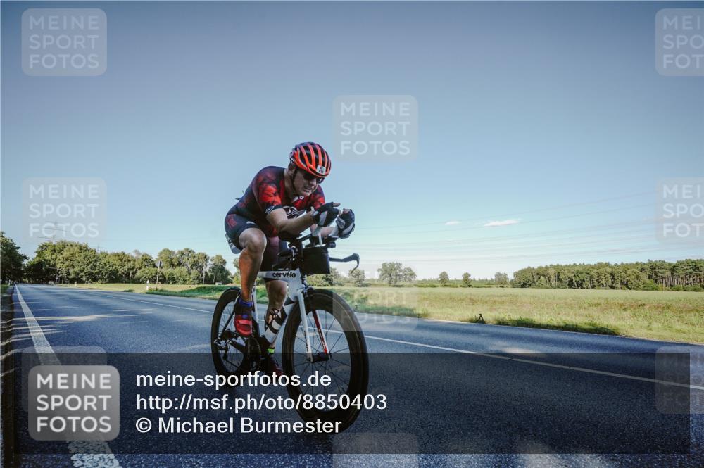 07.09.2025 - 19. Norderstedt Triathlon Michael Burmester http://msf.ph/oto/8850403 07.09.2025 16:31:25 Radfahren 418 meine-sportfotos.de
