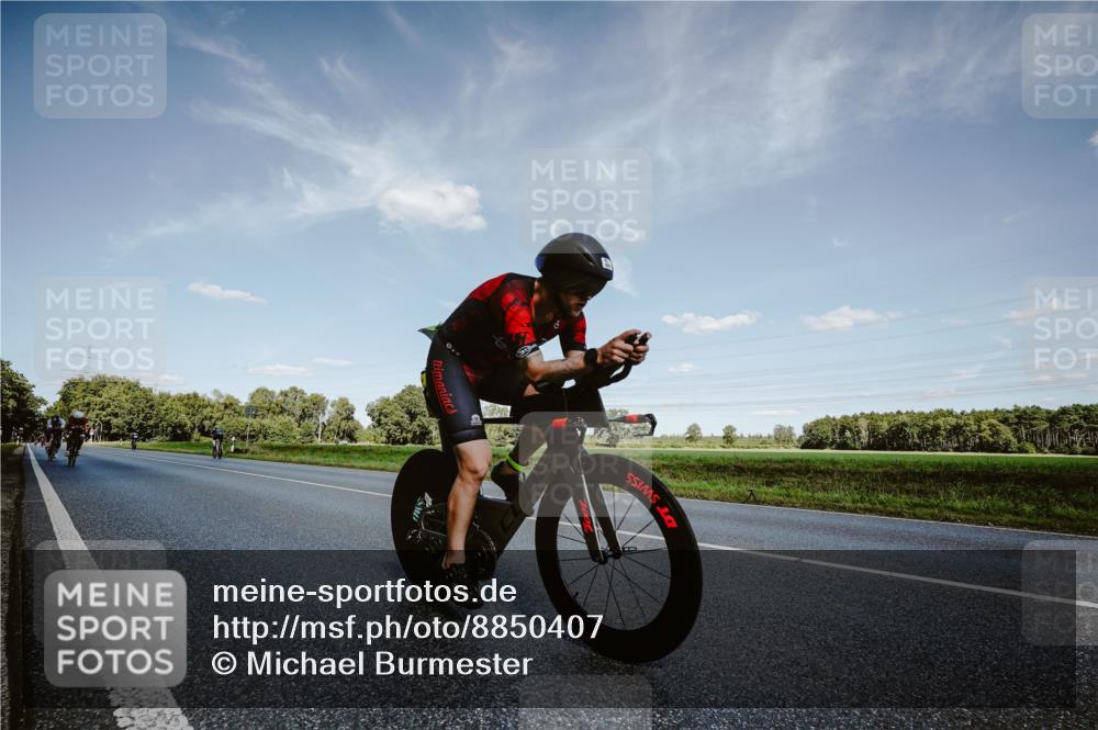 07.09.2025 - 19. Norderstedt Triathlon Michael Burmester http://msf.ph/oto/8850407 07.09.2025 14:15:06 Radfahren 958, 977, 979, 1456 meine-sportfotos.de