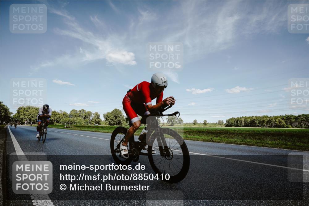 07.09.2025 - 19. Norderstedt Triathlon Michael Burmester http://msf.ph/oto/8850410 07.09.2025 14:15:08 Radfahren 879, 958, 977, 1456 meine-sportfotos.de