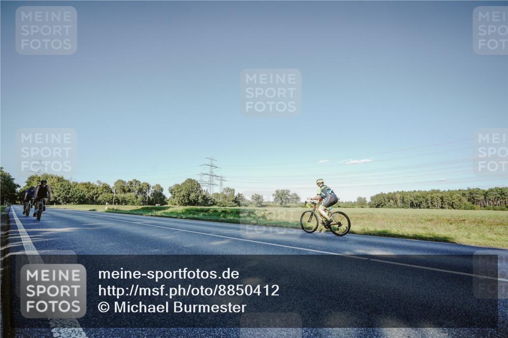 07.09.2025 - 19. Norderstedt Triathlon Michael Burmester http://msf.ph/oto/8850412 07.09.2025 16:31:41 Radfahren 886, 890 meine-sportfotos.de