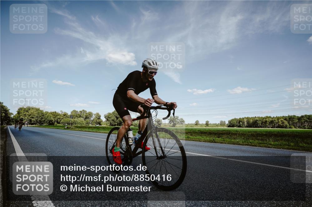 07.09.2025 - 19. Norderstedt Triathlon Michael Burmester http://msf.ph/oto/8850416 07.09.2025 14:15:11 Radfahren 428, 879, 900, 977, 1456 meine-sportfotos.de