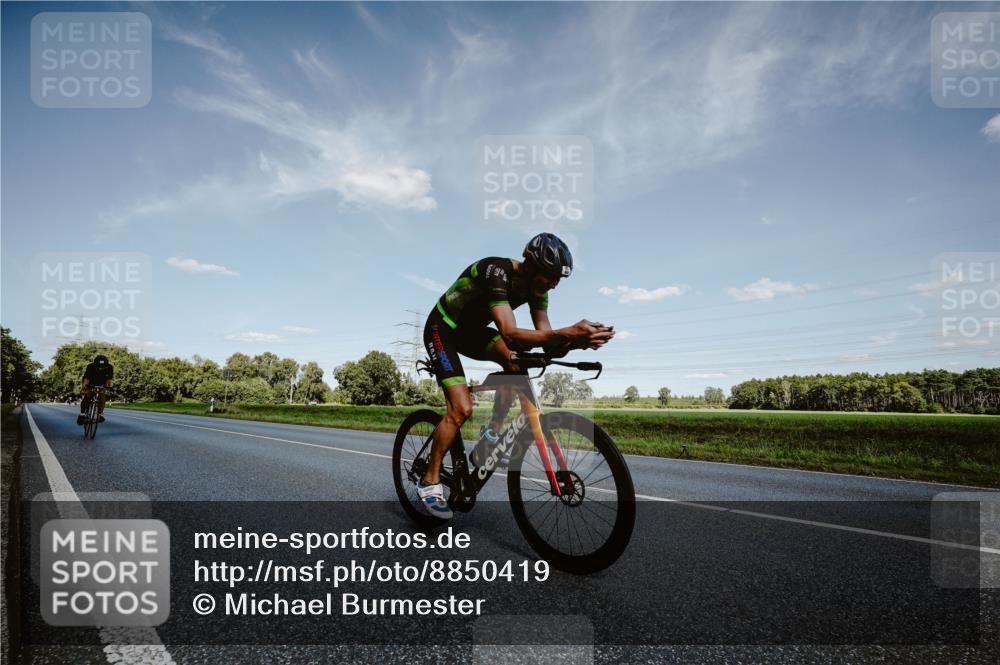 07.09.2025 - 19. Norderstedt Triathlon Michael Burmester http://msf.ph/oto/8850419 07.09.2025 14:15:14 Radfahren 428, 879, 900 meine-sportfotos.de