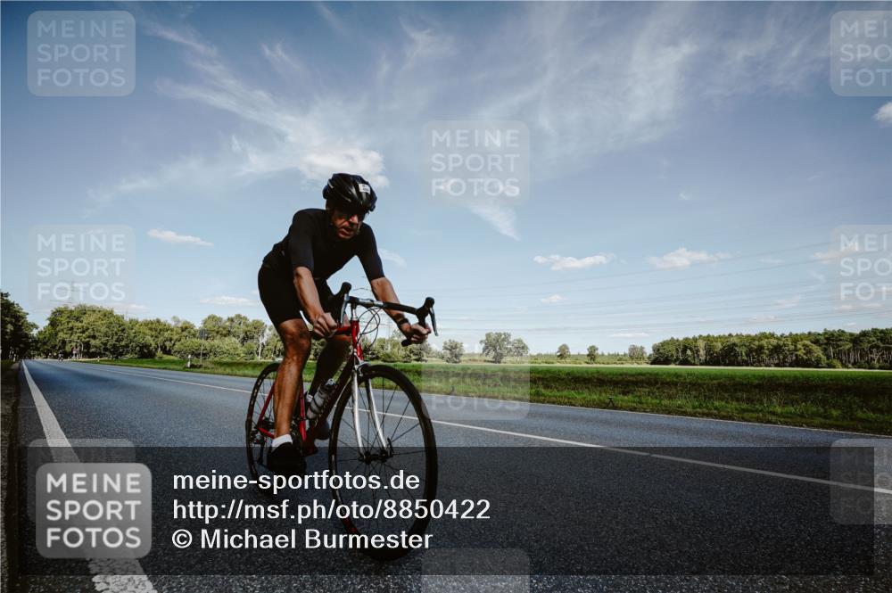 07.09.2025 - 19. Norderstedt Triathlon Michael Burmester http://msf.ph/oto/8850422 07.09.2025 14:15:15 Radfahren 428, 900 meine-sportfotos.de
