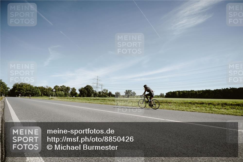 07.09.2025 - 19. Norderstedt Triathlon Michael Burmester http://msf.ph/oto/8850426 07.09.2025 11:07:01 Radfahren  meine-sportfotos.de