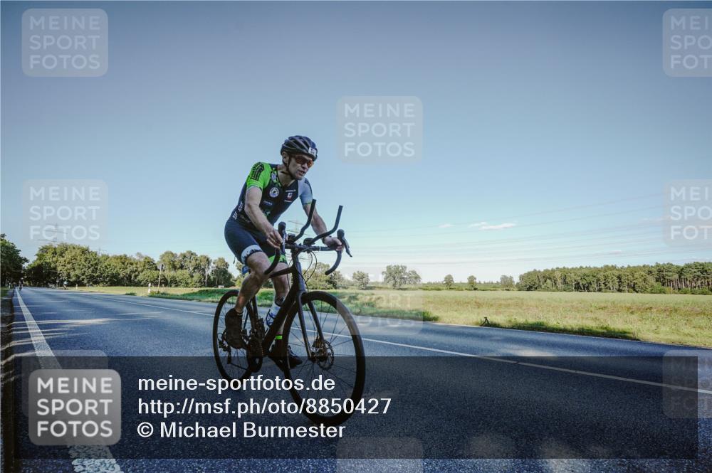 07.09.2025 - 19. Norderstedt Triathlon Michael Burmester http://msf.ph/oto/8850427 07.09.2025 16:32:10 Radfahren 923 meine-sportfotos.de