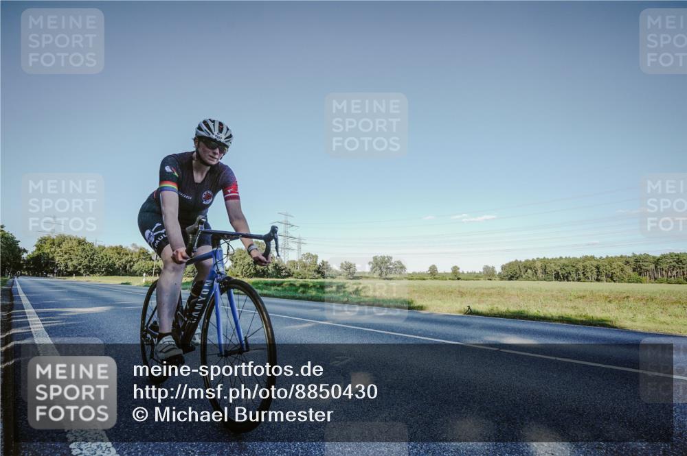 07.09.2025 - 19. Norderstedt Triathlon Michael Burmester http://msf.ph/oto/8850430 07.09.2025 16:32:18 Radfahren 1557 meine-sportfotos.de