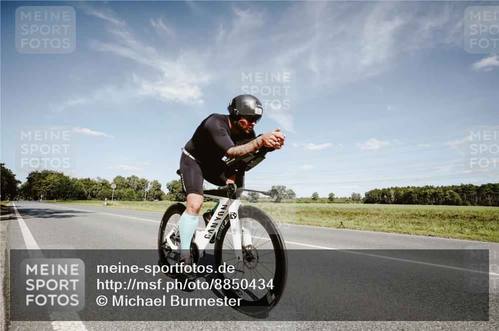 07.09.2025 - 19. Norderstedt Triathlon Michael Burmester http://msf.ph/oto/8850434 07.09.2025 14:15:42 Radfahren 972 meine-sportfotos.de