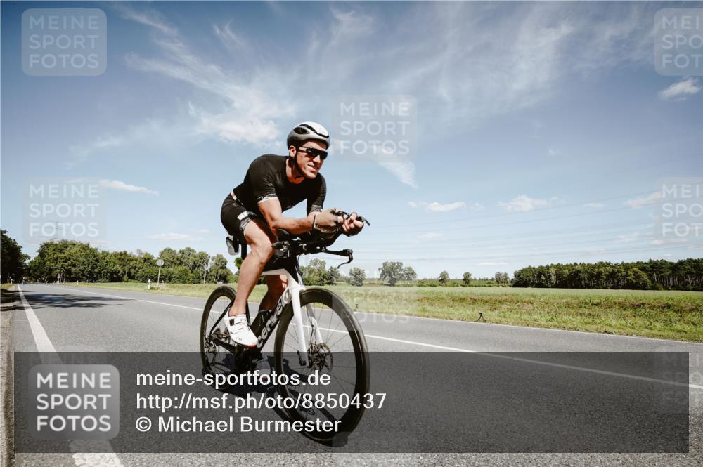 07.09.2025 - 19. Norderstedt Triathlon Michael Burmester http://msf.ph/oto/8850437 07.09.2025 14:15:49 Radfahren 1026 meine-sportfotos.de