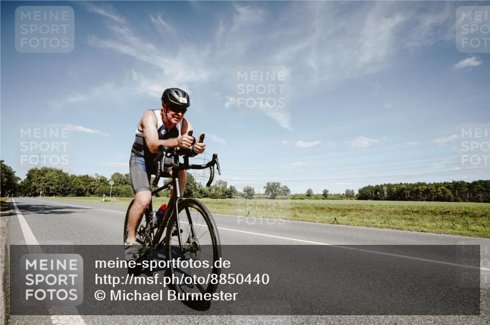 07.09.2025 - 19. Norderstedt Triathlon Michael Burmester http://msf.ph/oto/8850440 07.09.2025 14:15:59 Radfahren 963 meine-sportfotos.de
