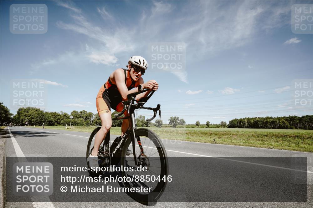 07.09.2025 - 19. Norderstedt Triathlon Michael Burmester http://msf.ph/oto/8850446 07.09.2025 14:16:13 Radfahren 1001 meine-sportfotos.de