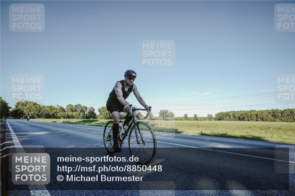 07.09.2025 - 19. Norderstedt Triathlon Michael Burmester http://msf.ph/oto/8850448 07.09.2025 16:32:54 Radfahren 929 meine-sportfotos.de