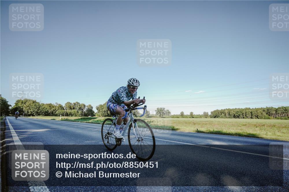 07.09.2025 - 19. Norderstedt Triathlon Michael Burmester http://msf.ph/oto/8850451 07.09.2025 16:33:09 Radfahren 1432 meine-sportfotos.de