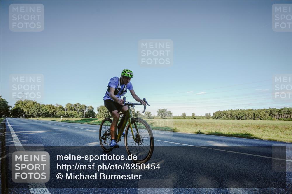 07.09.2025 - 19. Norderstedt Triathlon Michael Burmester http://msf.ph/oto/8850454 07.09.2025 16:33:14 Radfahren 1446 meine-sportfotos.de