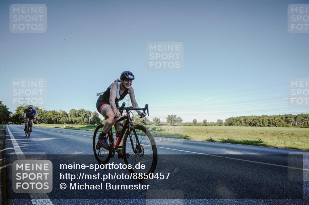 07.09.2025 - 19. Norderstedt Triathlon Michael Burmester http://msf.ph/oto/8850457 07.09.2025 16:33:51 Radfahren 952, 957 meine-sportfotos.de