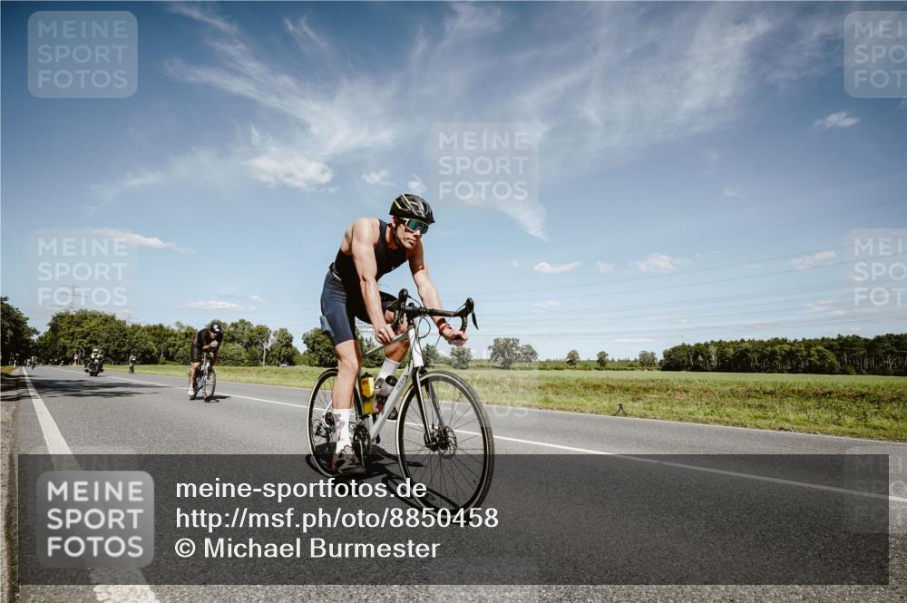 07.09.2025 - 19. Norderstedt Triathlon Michael Burmester http://msf.ph/oto/8850458 07.09.2025 14:16:23 Radfahren 391, 1042, 1408, 1459 meine-sportfotos.de