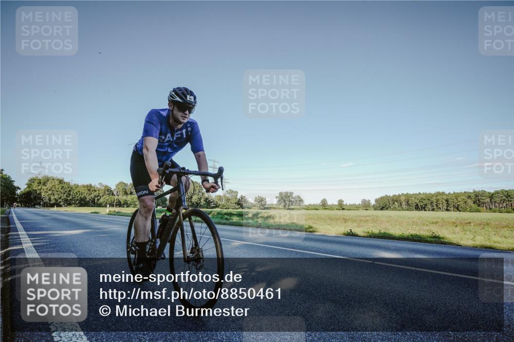 07.09.2025 - 19. Norderstedt Triathlon Michael Burmester http://msf.ph/oto/8850461 07.09.2025 16:33:52 Radfahren 952, 957 meine-sportfotos.de
