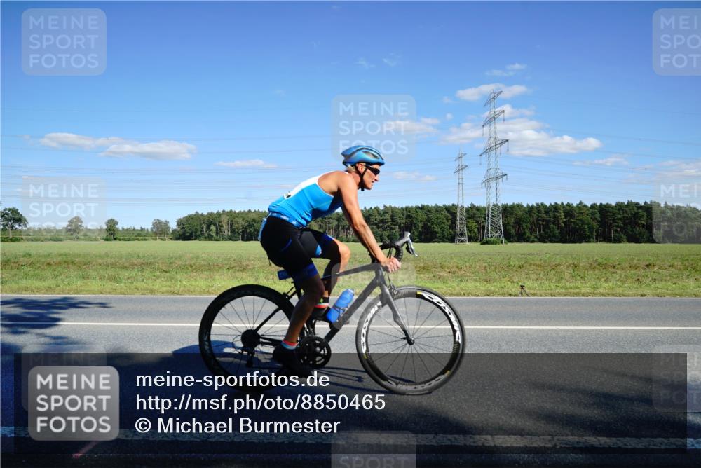 07.09.2025 - 19. Norderstedt Triathlon Michael Burmester http://msf.ph/oto/8850465 07.09.2025 15:29:27 Radfahren 1423 meine-sportfotos.de