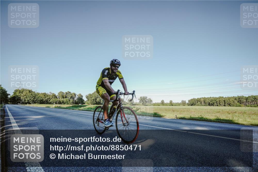 07.09.2025 - 19. Norderstedt Triathlon Michael Burmester http://msf.ph/oto/8850471 07.09.2025 16:34:25 Radfahren 935 meine-sportfotos.de