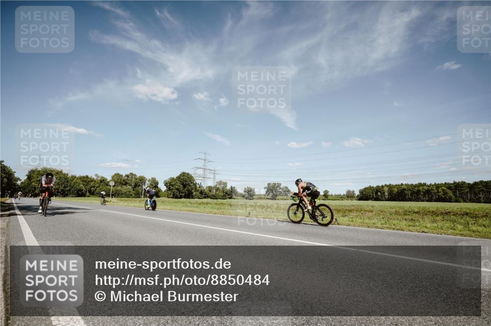 07.09.2025 - 19. Norderstedt Triathlon Michael Burmester http://msf.ph/oto/8850484 07.09.2025 14:16:28 Radfahren 1401 meine-sportfotos.de