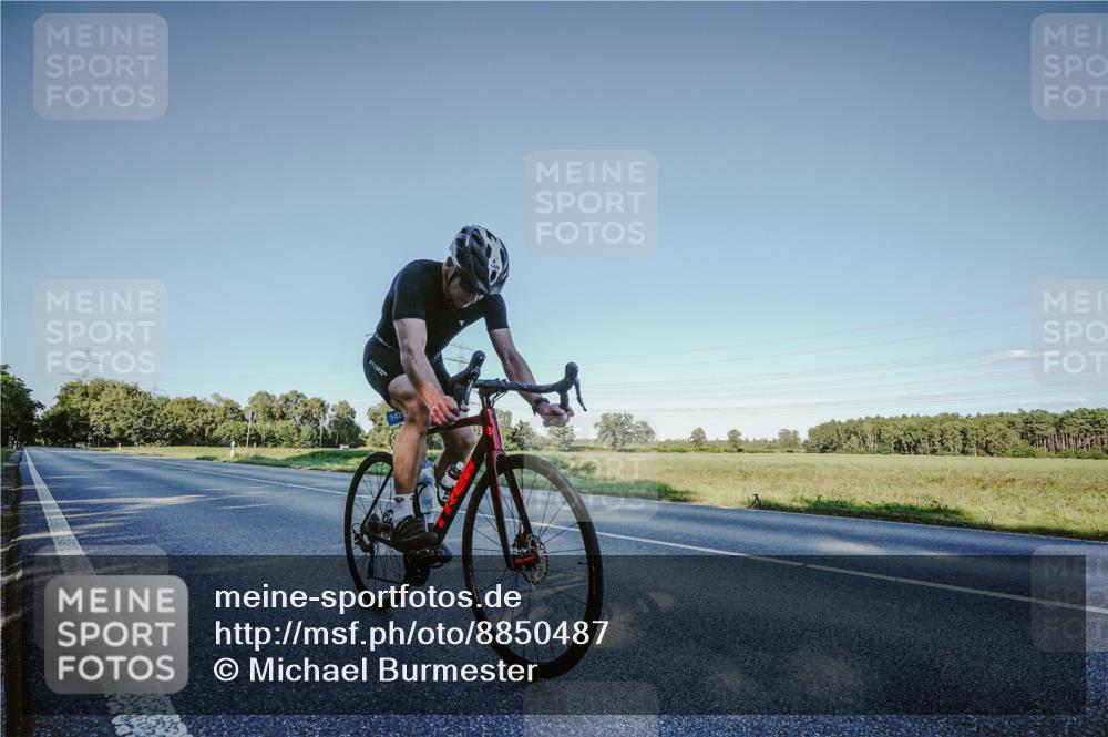 07.09.2025 - 19. Norderstedt Triathlon Michael Burmester http://msf.ph/oto/8850487 07.09.2025 16:35:07 Radfahren 386, 1420 meine-sportfotos.de