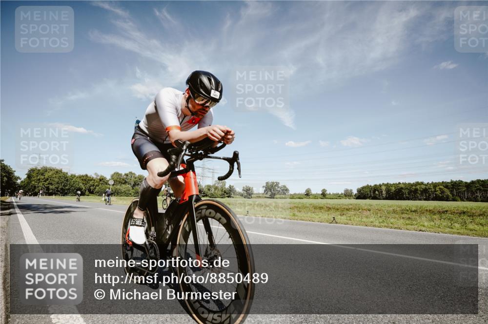 07.09.2025 - 19. Norderstedt Triathlon Michael Burmester http://msf.ph/oto/8850489 07.09.2025 14:16:29 Radfahren 1401 meine-sportfotos.de