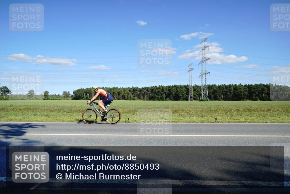 07.09.2025 - 19. Norderstedt Triathlon Michael Burmester http://msf.ph/oto/8850493 07.09.2025 15:30:08 Radfahren 1409, 1522 meine-sportfotos.de