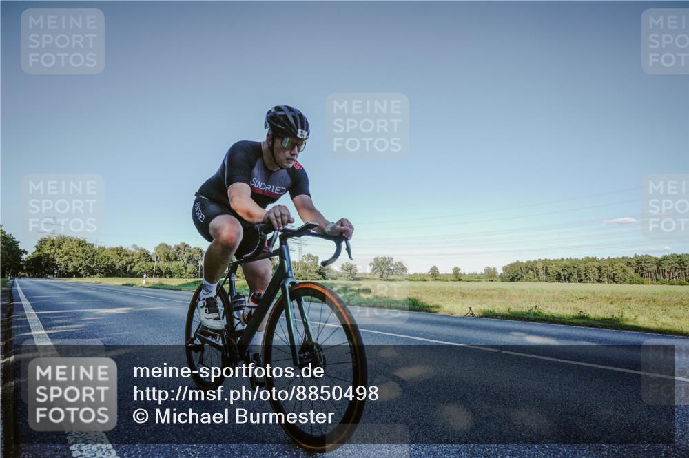 07.09.2025 - 19. Norderstedt Triathlon Michael Burmester http://msf.ph/oto/8850498 07.09.2025 16:35:51 Radfahren 381 meine-sportfotos.de