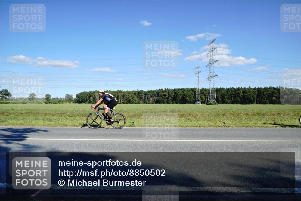 07.09.2025 - 19. Norderstedt Triathlon Michael Burmester http://msf.ph/oto/8850502 07.09.2025 15:30:12 Radfahren 868, 1409, 1526 meine-sportfotos.de