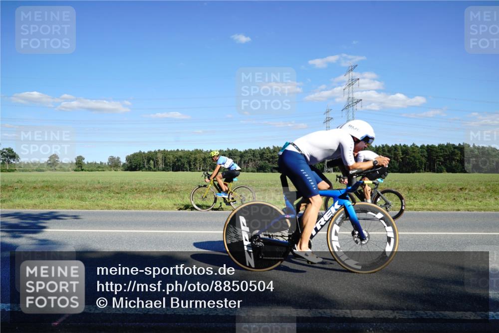 07.09.2025 - 19. Norderstedt Triathlon Michael Burmester http://msf.ph/oto/8850504 07.09.2025 15:30:13 Radfahren 868, 1409, 1526 meine-sportfotos.de
