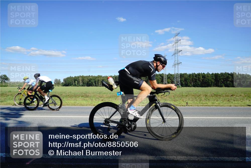 07.09.2025 - 19. Norderstedt Triathlon Michael Burmester http://msf.ph/oto/8850506 07.09.2025 15:30:14 Radfahren 868, 1409, 1526 meine-sportfotos.de