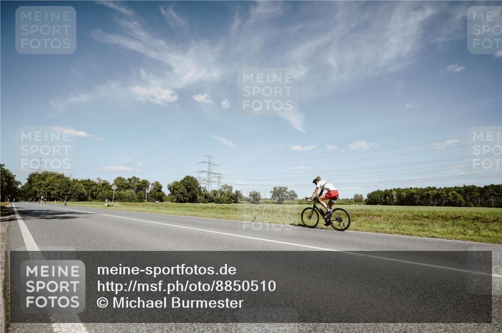 07.09.2025 - 19. Norderstedt Triathlon Michael Burmester http://msf.ph/oto/8850510 07.09.2025 14:16:37 Radfahren 1462 meine-sportfotos.de