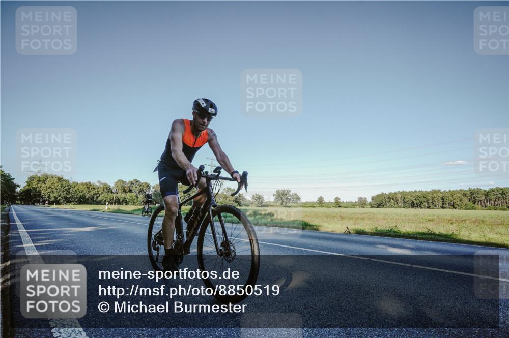 07.09.2025 - 19. Norderstedt Triathlon Michael Burmester http://msf.ph/oto/8850519 07.09.2025 16:36:07 Radfahren 378, 1443 meine-sportfotos.de
