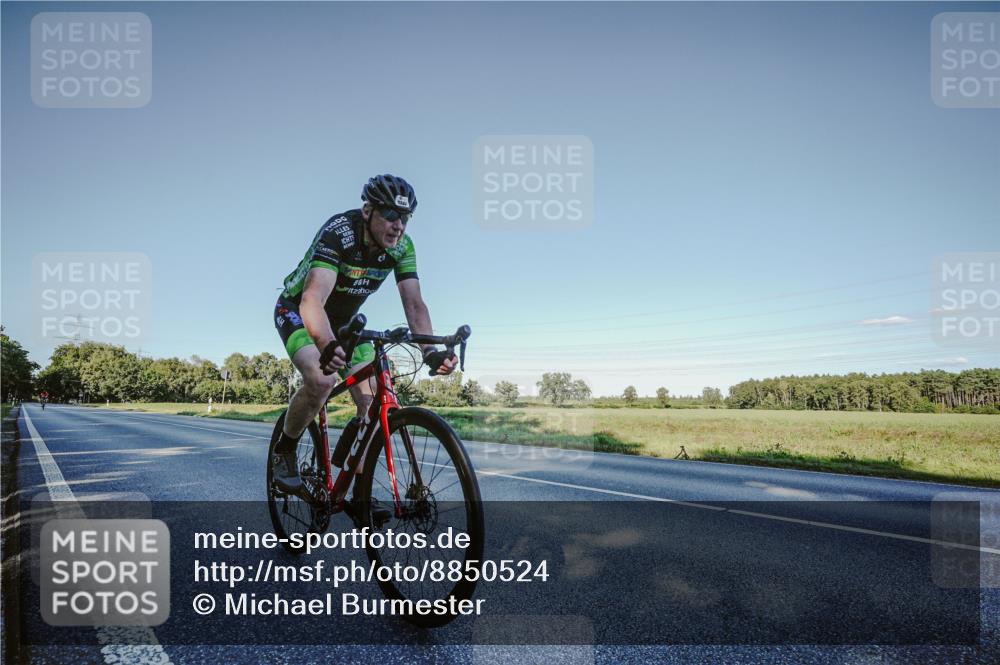 07.09.2025 - 19. Norderstedt Triathlon Michael Burmester http://msf.ph/oto/8850524 07.09.2025 16:36:29 Radfahren 1524 meine-sportfotos.de